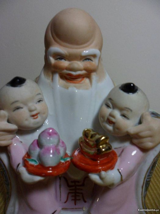 Buda Chinês em Biscuit e Vidrado com crianças