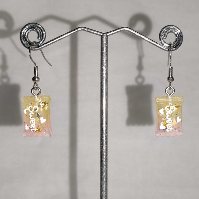 K144 Kolczyki wiszące Cukierki z napisem Sweet Handmade