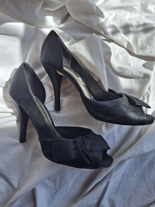 Buty na obcasie, eleganckie z kokardą