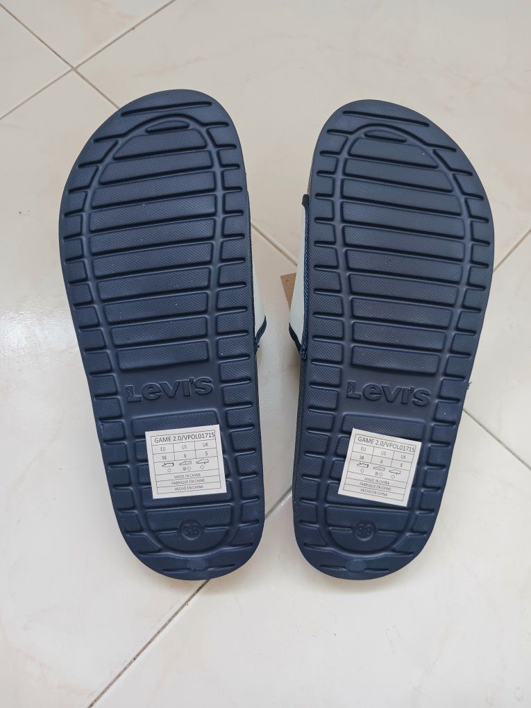 Chinelos Levi's Novos
