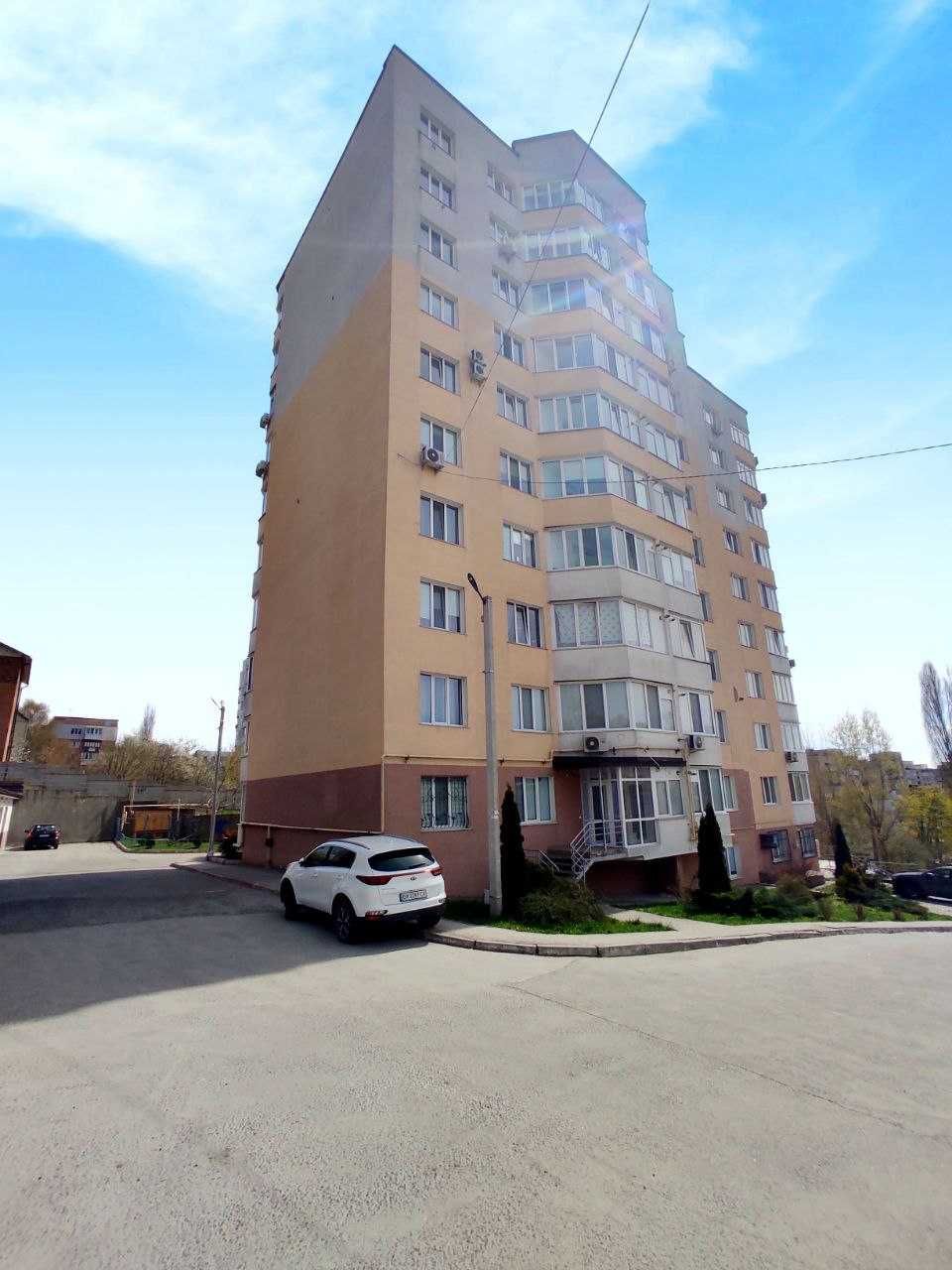 Продам 5 кімнатну квартиру 144 м2 р-н. Виставка вул. Зарічанська