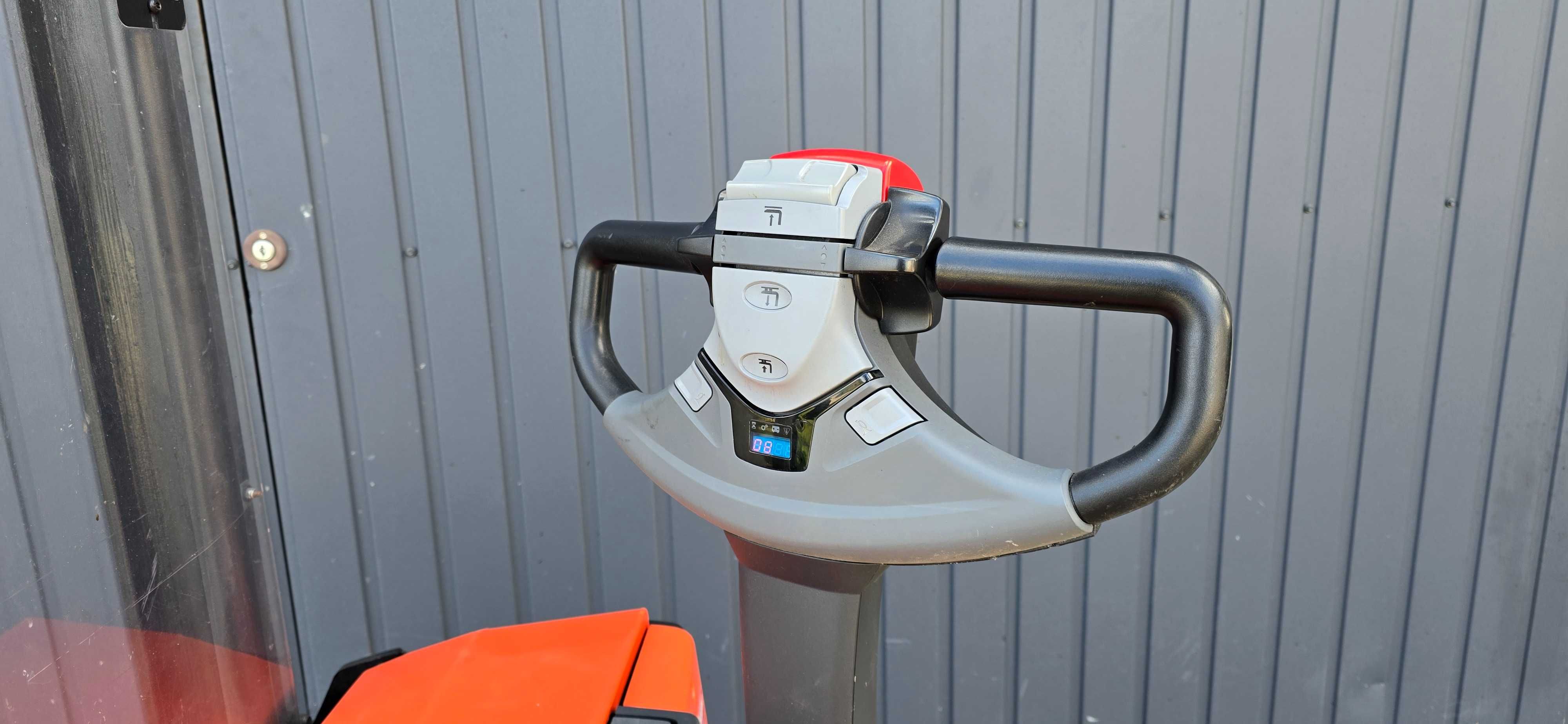 Paletowy wózek elektryczny Toyota  BT Swe 120L 2.9m wolny skok 1073mth