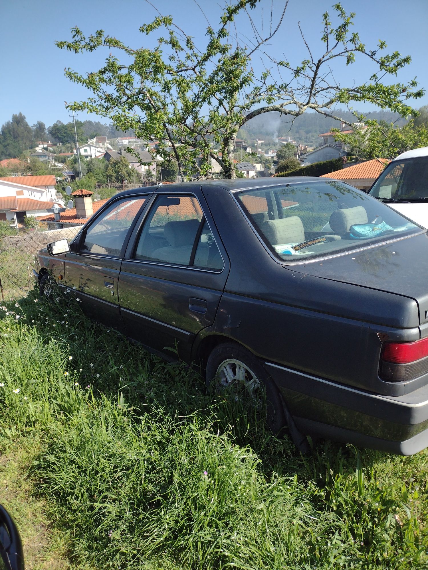 Vendo Peugeot 405sr inteiro sem documentos