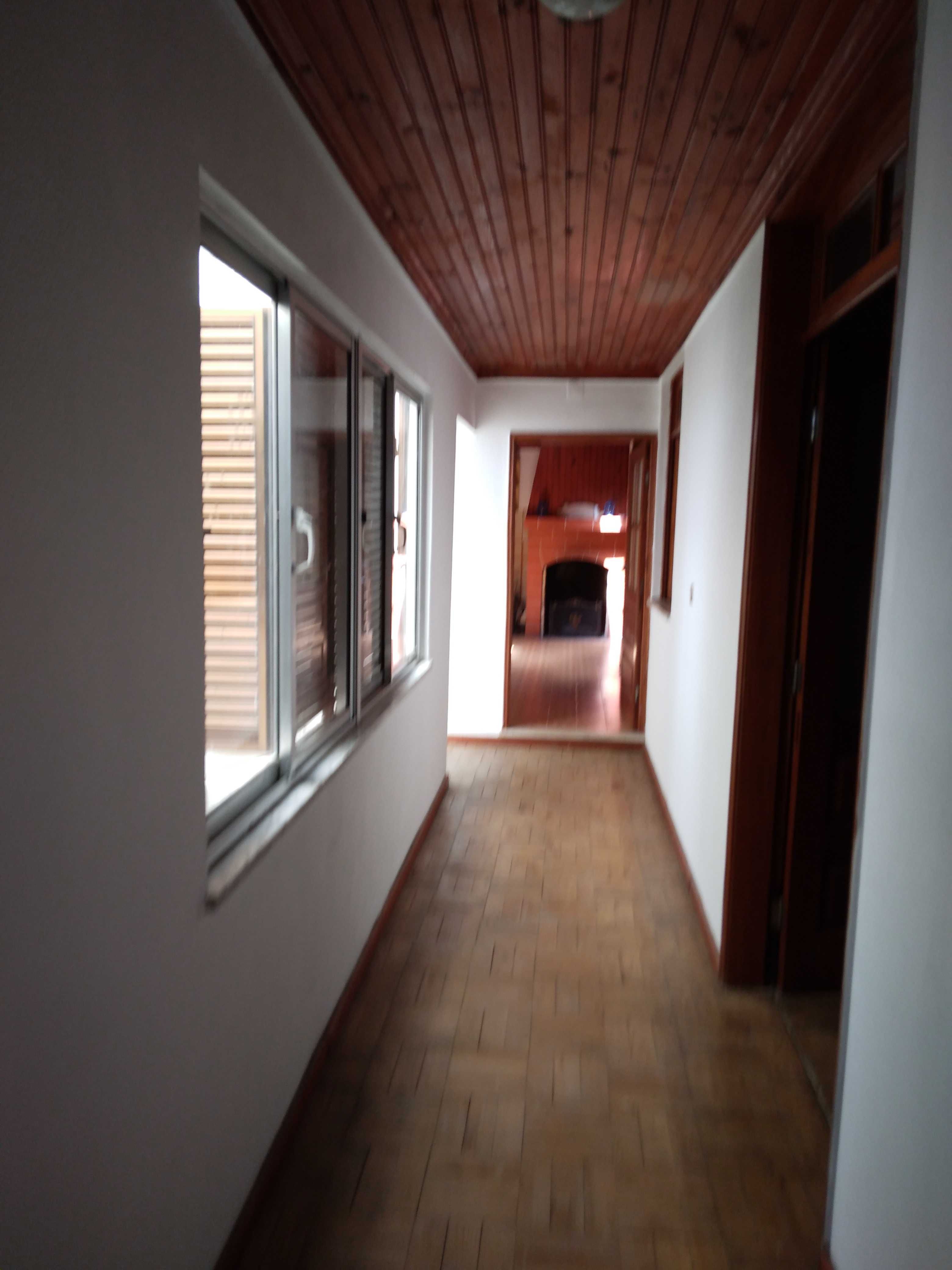 Vende -se  moradia  para restaurar