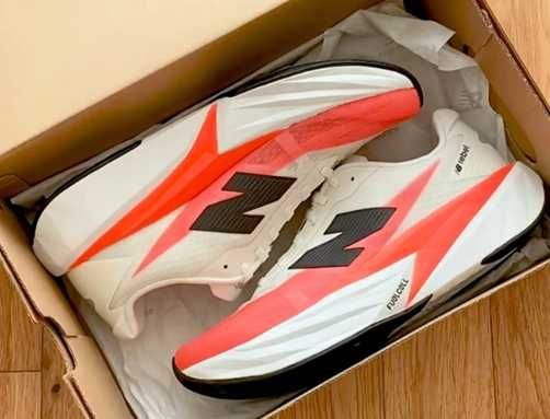 Ténis New Balance FuelCell Rebel v5 Branco Vermelho AW25