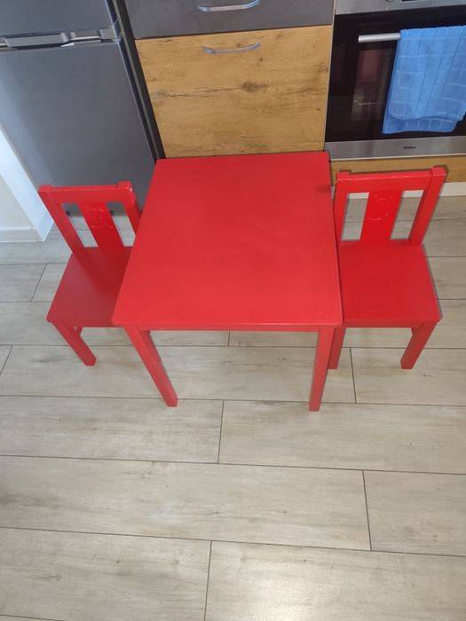 Stolik Ikea z krzesłami