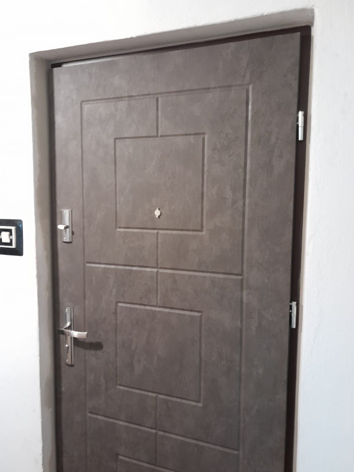 Drzwi z montażem od Ręki , wyciszone drewniane metalowe Producent