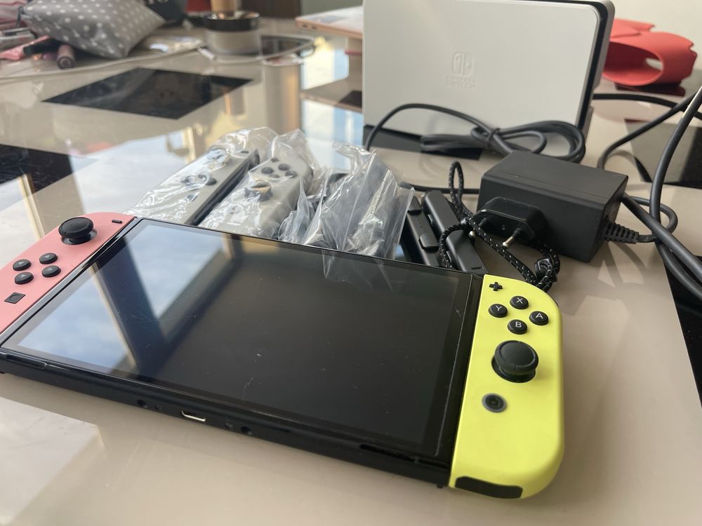 Nintendo Switch OLED + додатковий набір joy-con