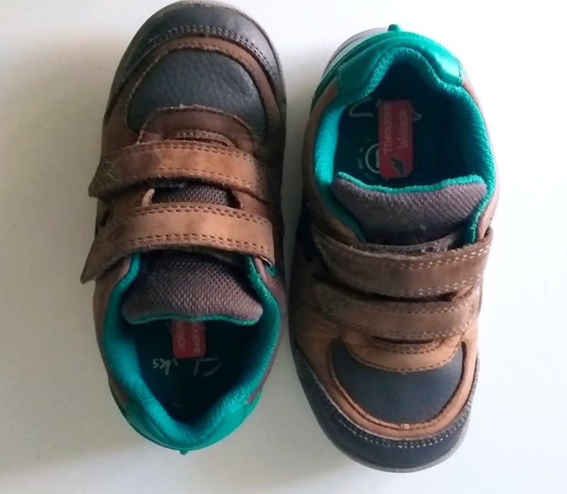 Кросівки, кеди, сандалі - adidas, clarks
