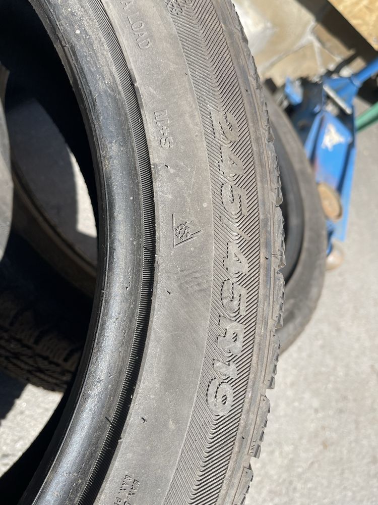 Продам пару зимних колес 245/45/19