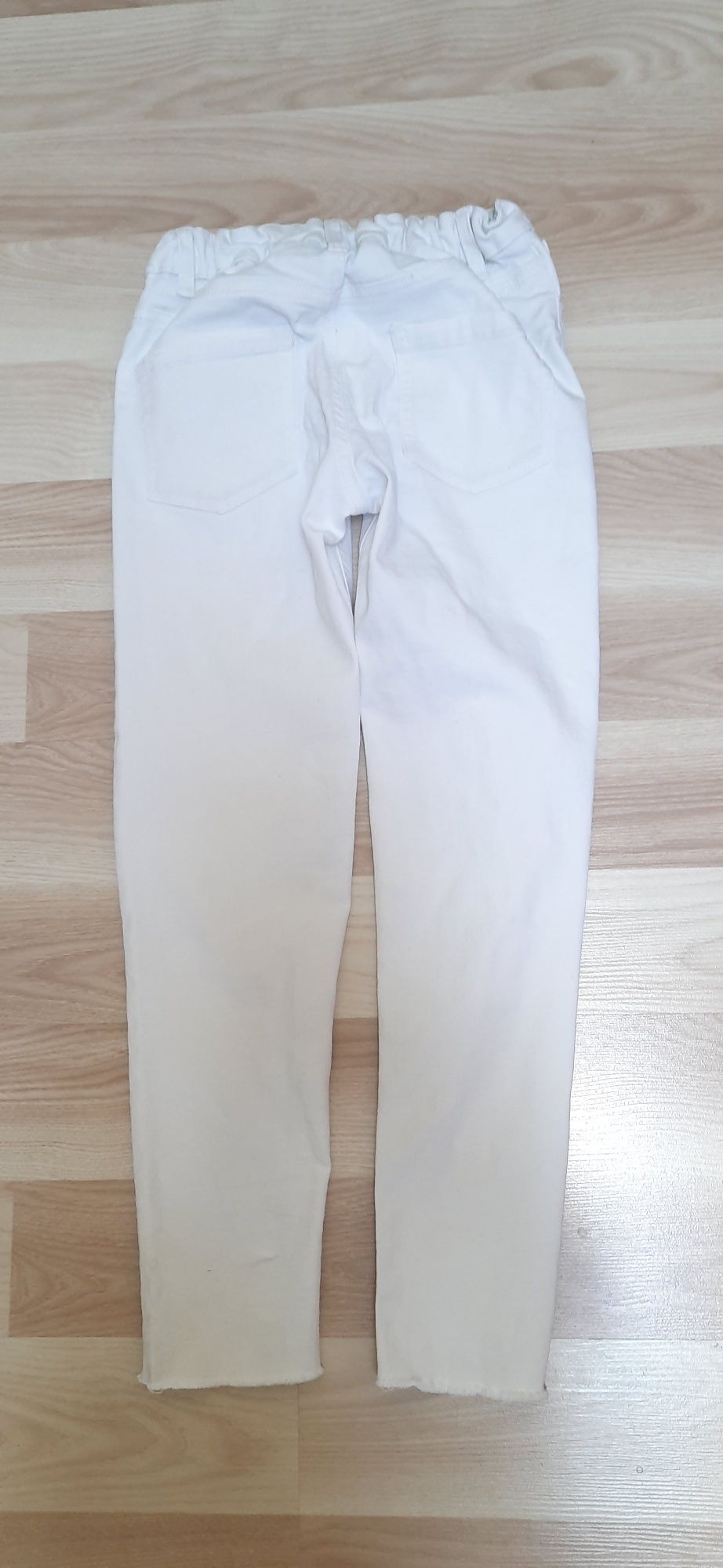 Spodnie białe 146cm