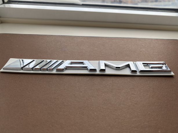 Шильдик Mercedes AMG