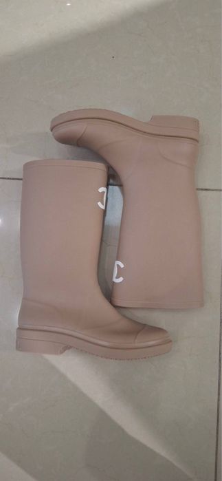 Продаю резиновые сапоги