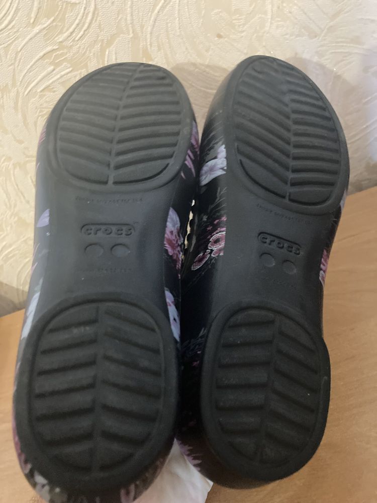 Мокасини crocs