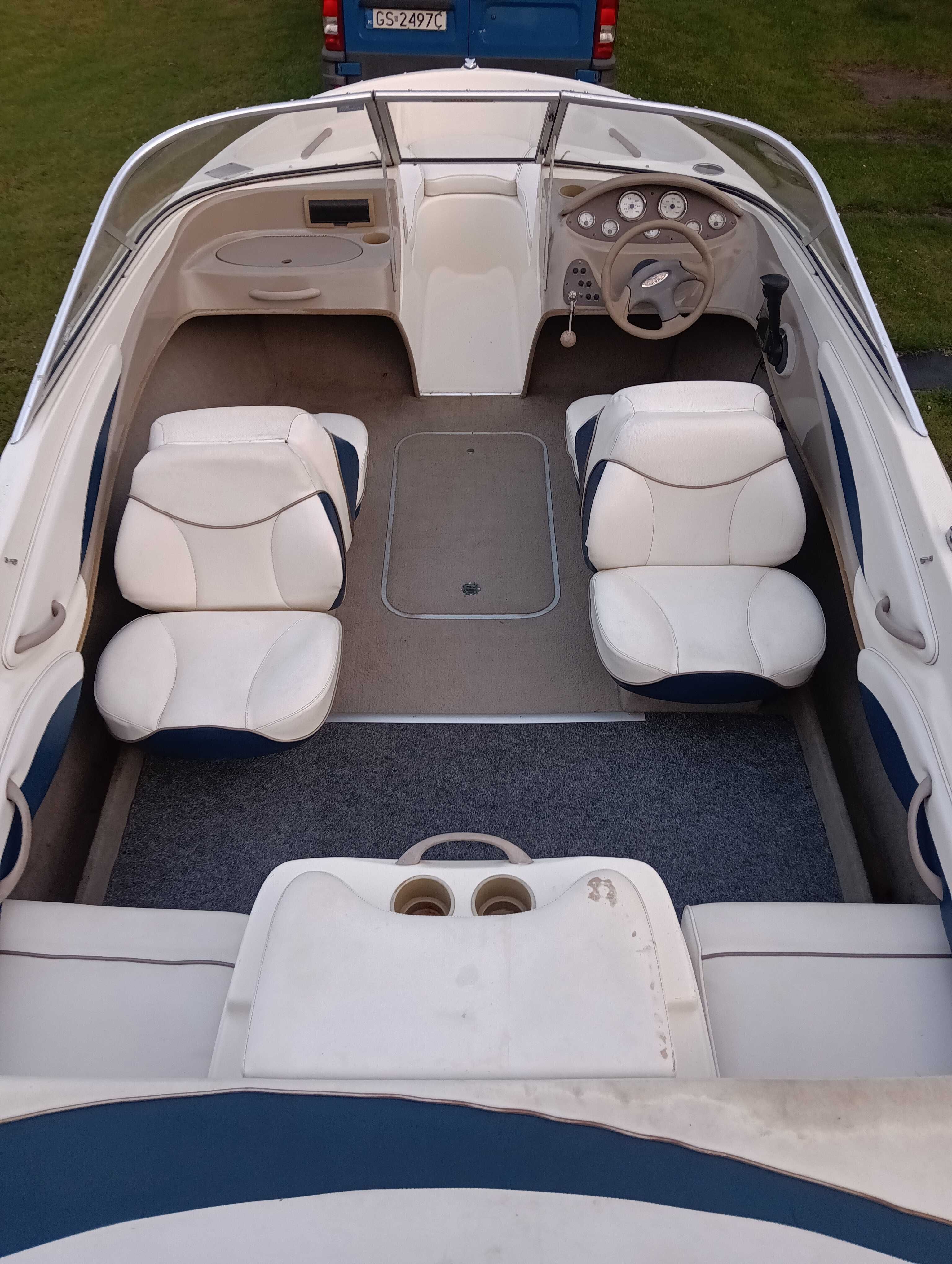 Jacht motorowy Bayliner Capri 185, dł 5,5m, silnik 3,0 benz, 2002 rok