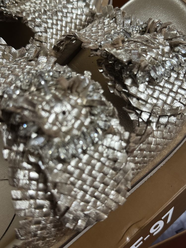 Sandalias douradas