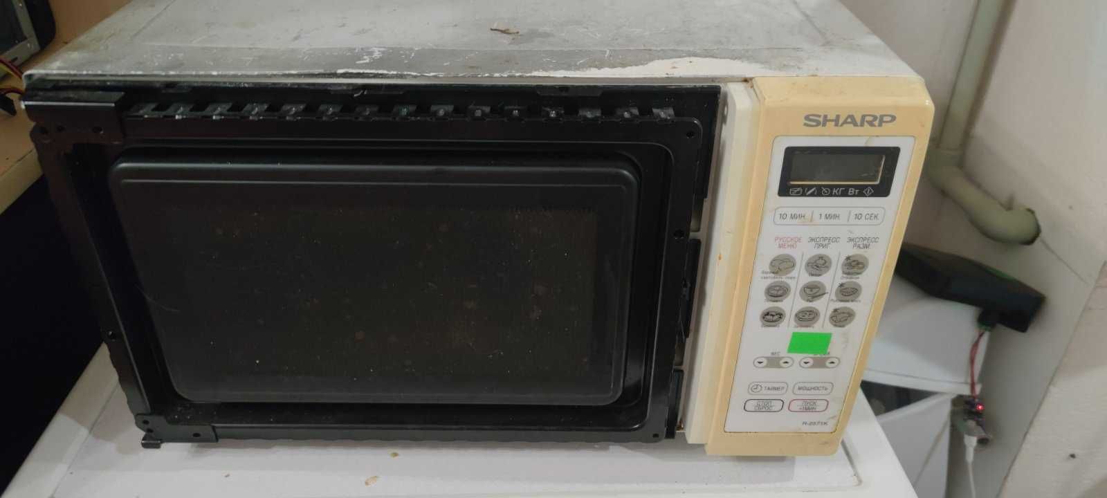 Мікрохвильова піч Sharp R-2571K (W) під ремонт або на запчастини