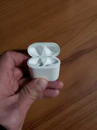 Продам кейс airpods 1