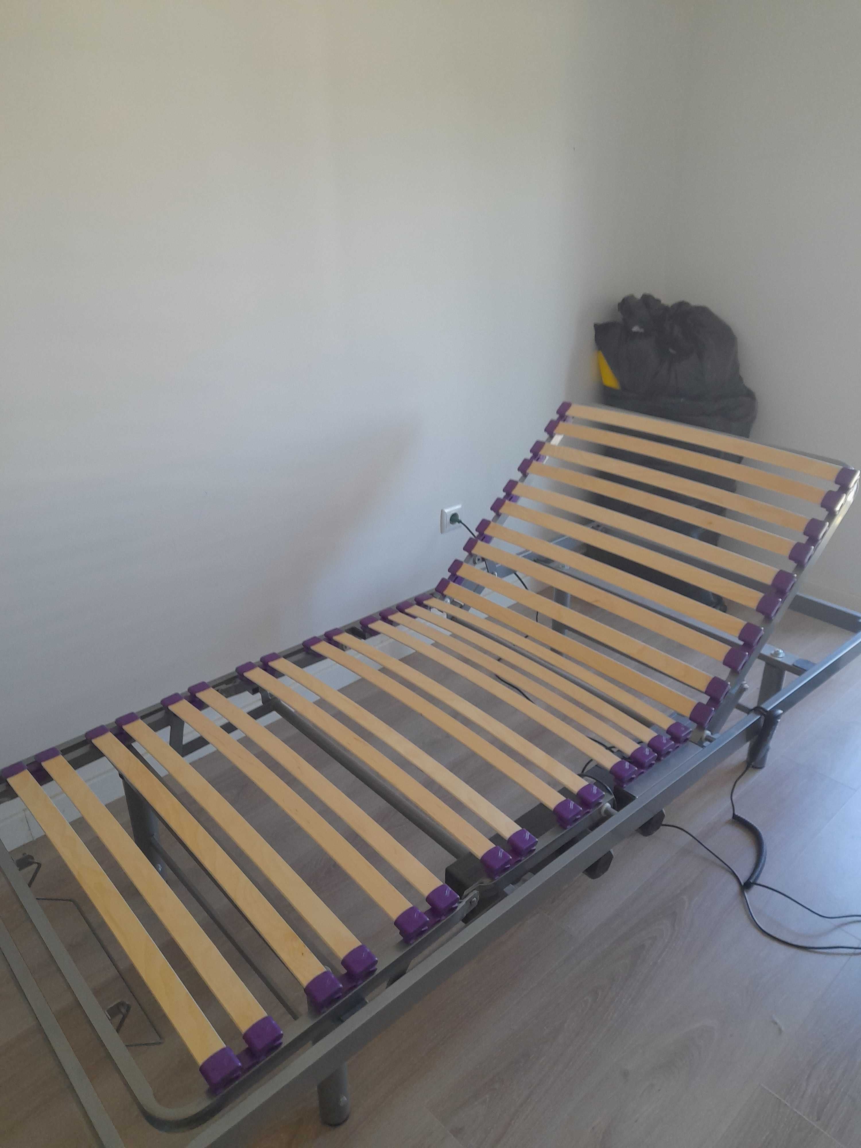 Cama com estrado articulado