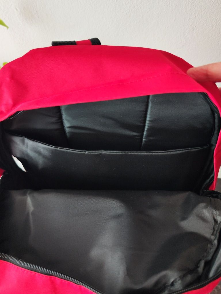 Mochila vermelha da Ambar NOVA