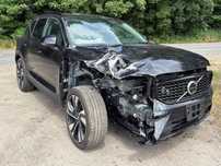 Volvo XC 40 4x4, 250 koni, full
