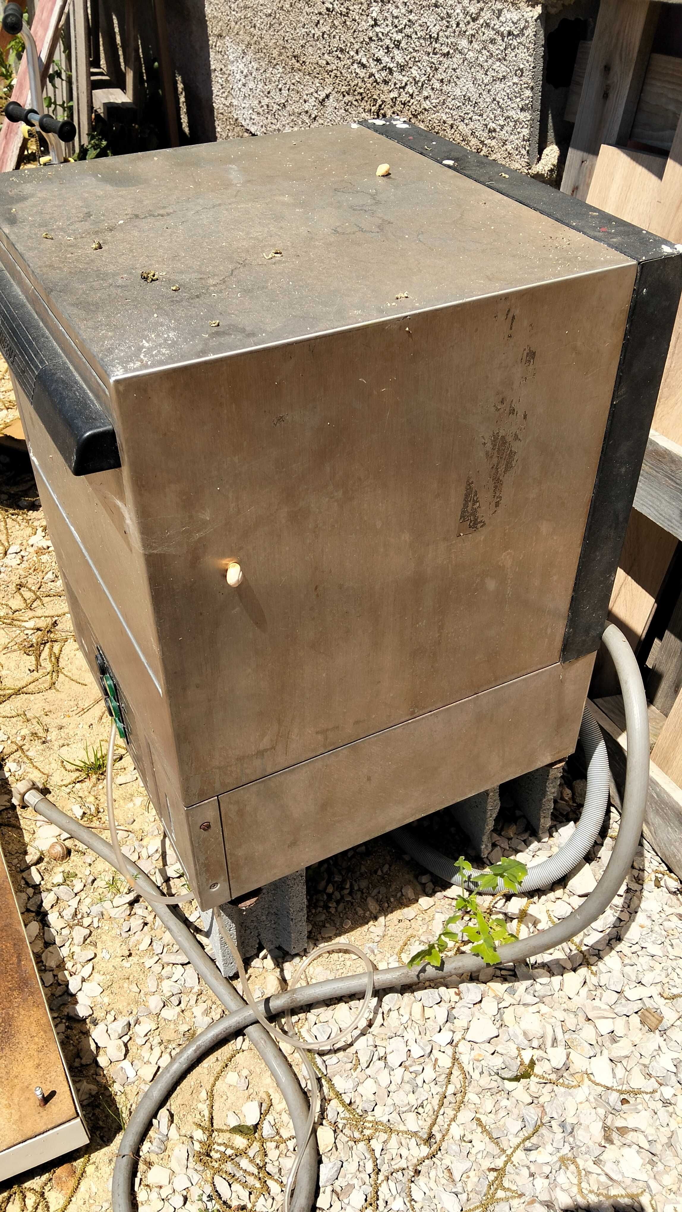 Máquina de lavar chávenas para desocupar