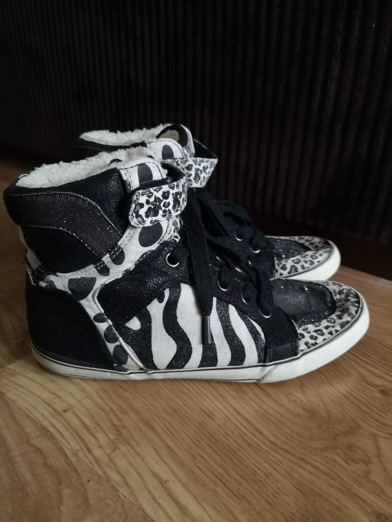 Buty za kostke przejściowe panterka cętki zebra białe trampki 33