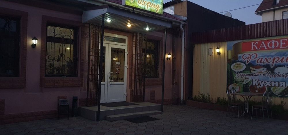 Аренда кафе 100 м2 в центре с летней площадкой, оборудованием и мангал