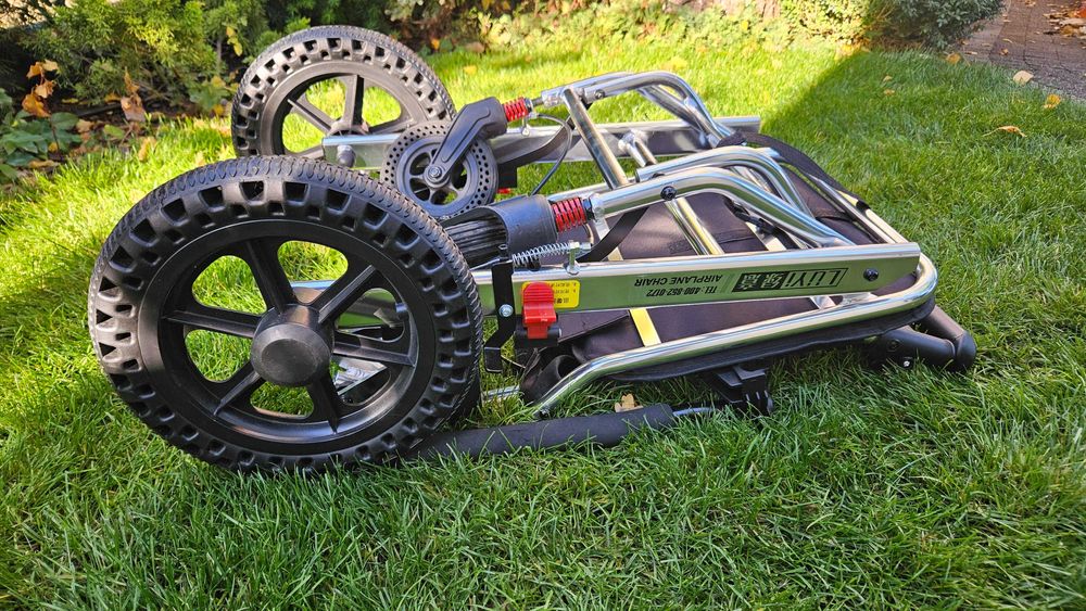 Wózek inwalidzki lekki do samolotu, w podróż