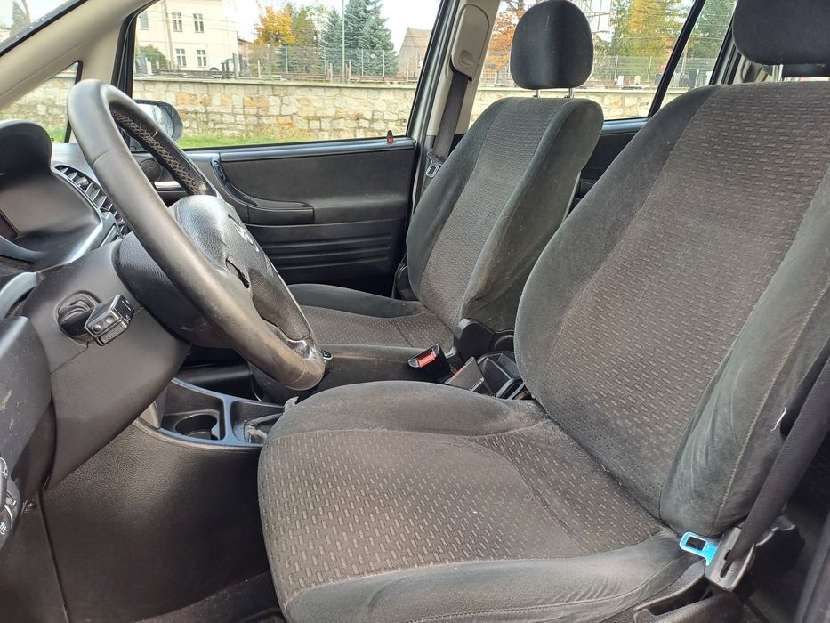 Ładny Opel Zafira 2005r 7 foteli  super stan