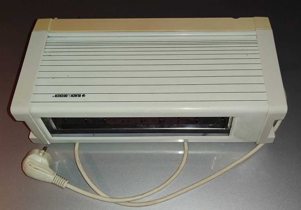 Duas torradeira elétrica s