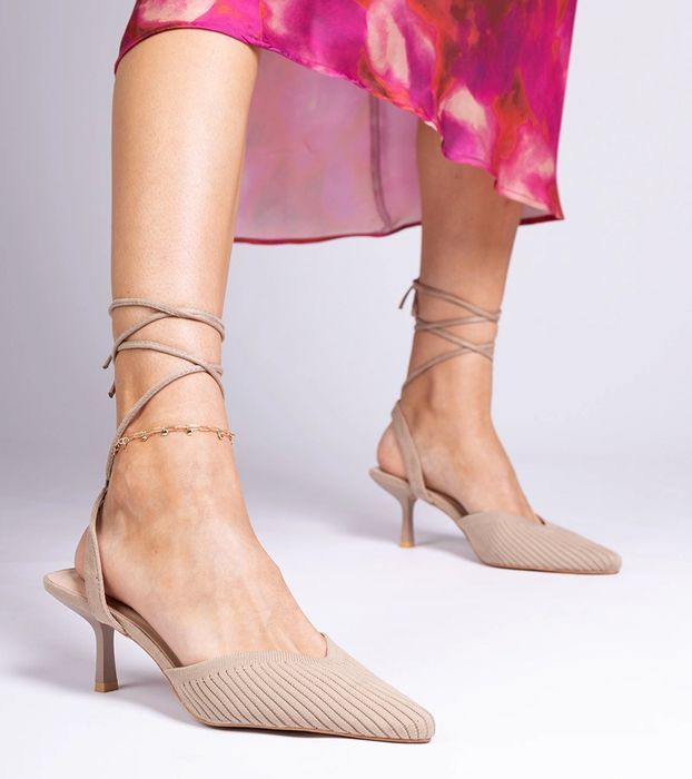 Brązowe czółenka materiałowe na szpilce z otwartą pietą Palman