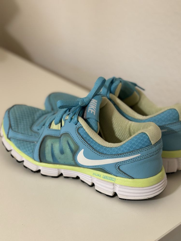 Кросівки Nike жіночі