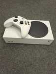 Na sprzedaż Xbox Series S
