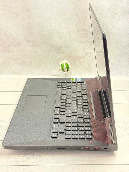Lenovo  Y910-17ISK i7-6820HK 32ram GTX 1070 8gb NvmE 512gb 1tb hdd