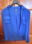 Camisa azul com transparência Bershka, tamanho XS