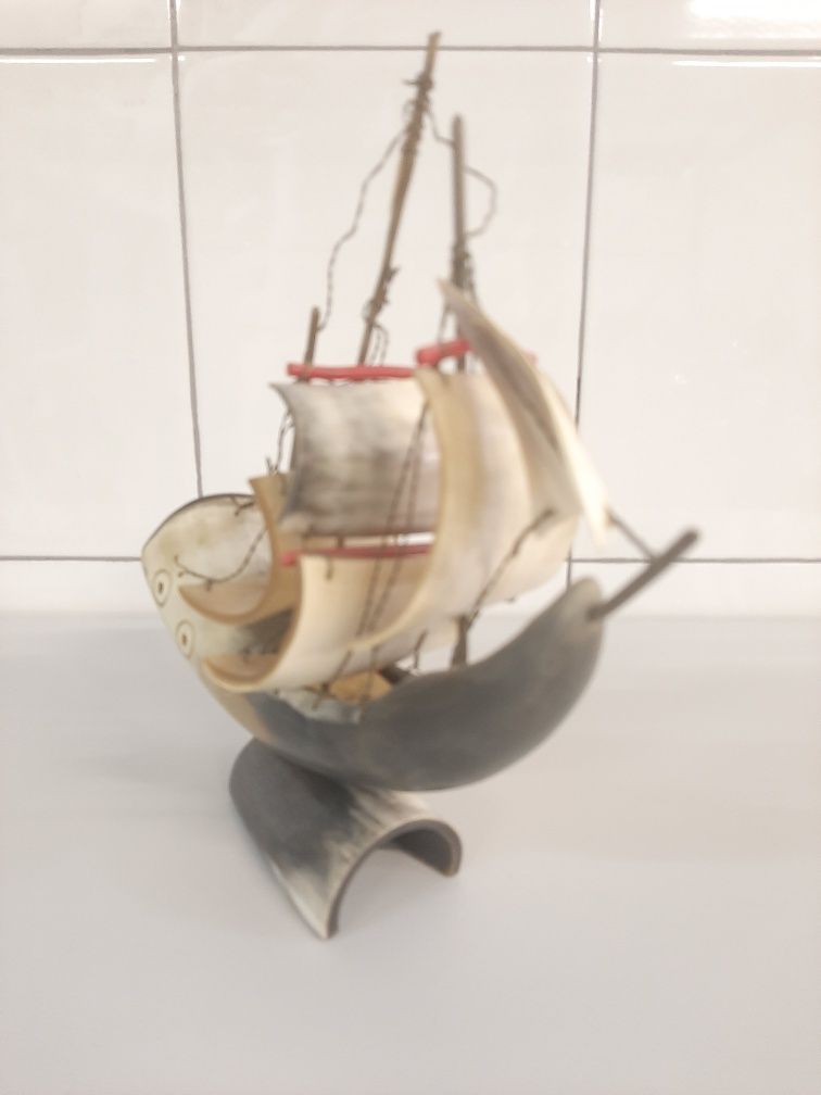 Żaglowiec okręt figurka z kości rogu model