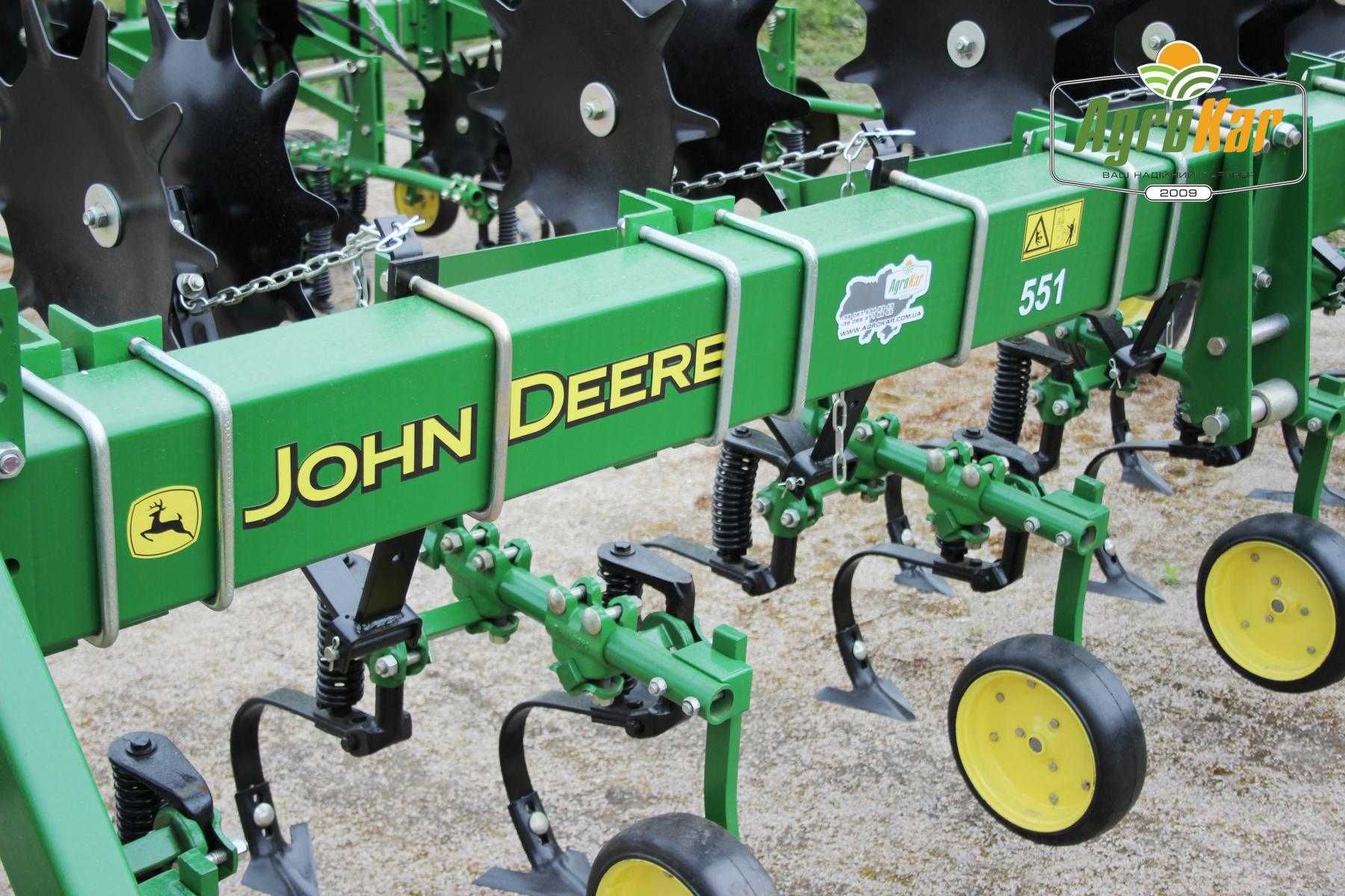 Просапний культиватор John Deere 825 (8 рядів)