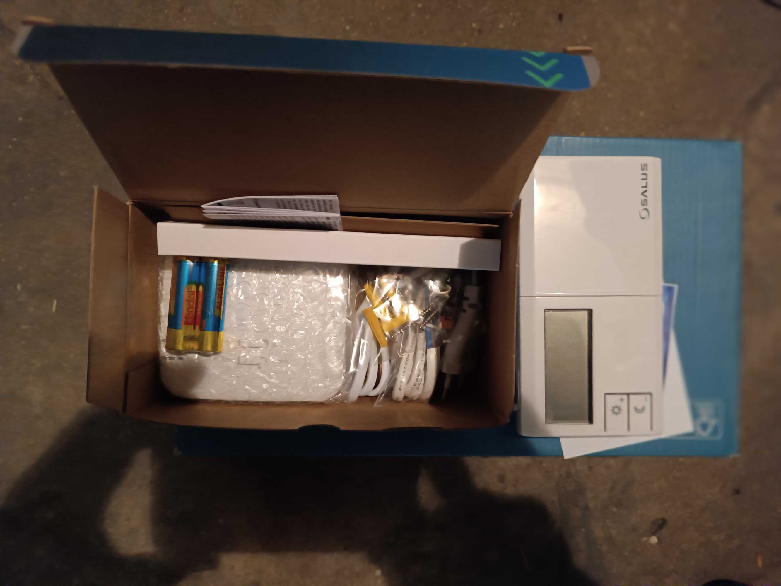 Nowy sterownik regulator Salus 091FLRFV2