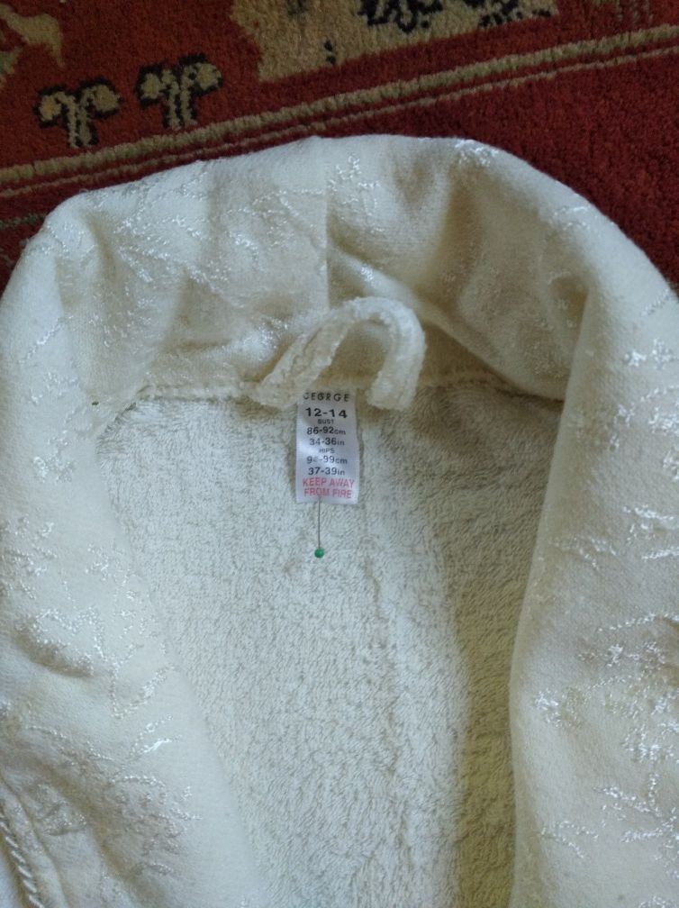 Elegancki, kremowy szlafrok z frotte, firmy George w rozmiarze 12 /14.