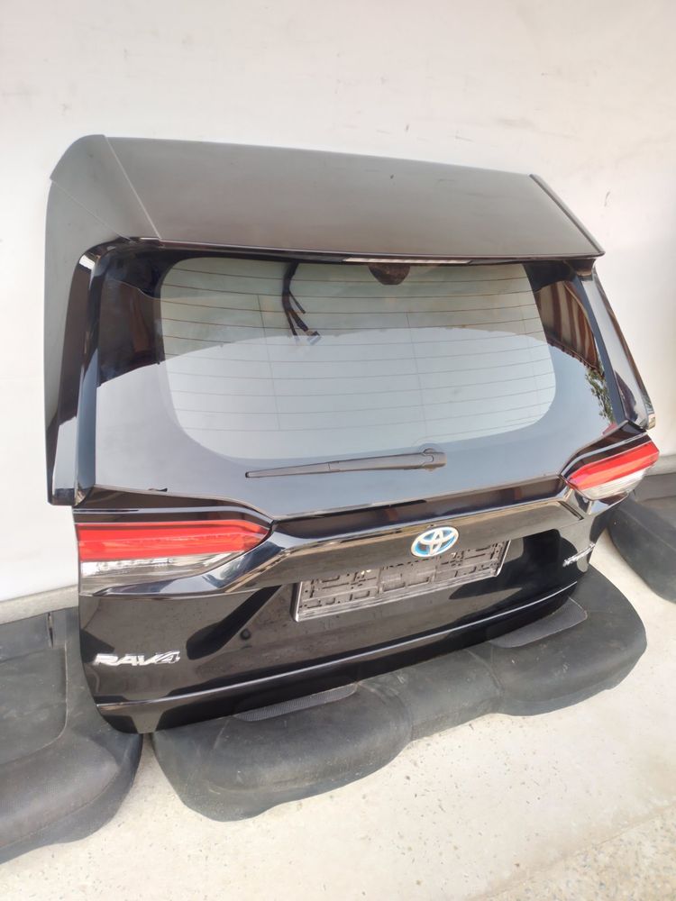 Кришка багажника toyota rav4 2019-2023 колір 218