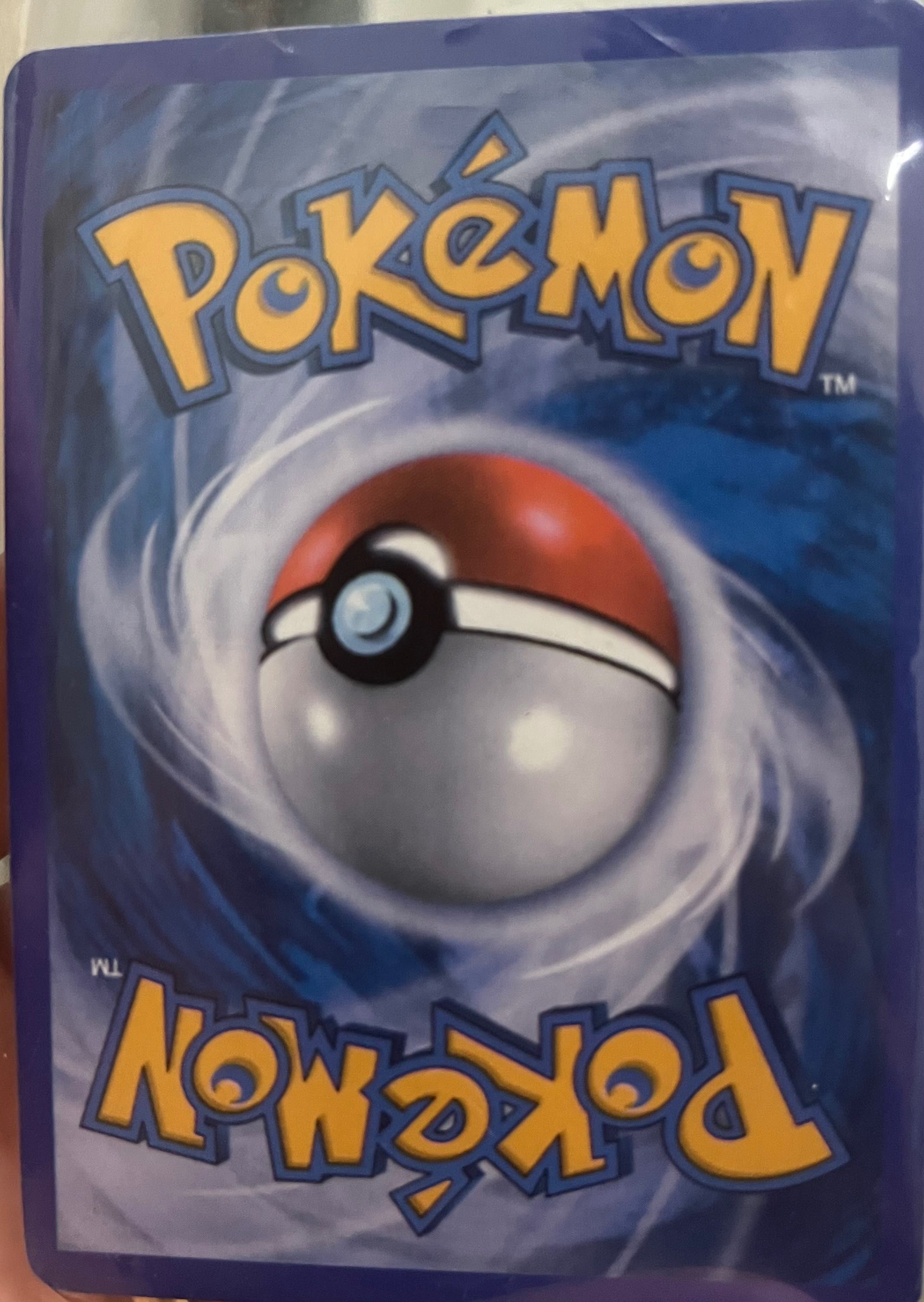 Vende-se carta Pokémon Umbreon Vmax NOVA
