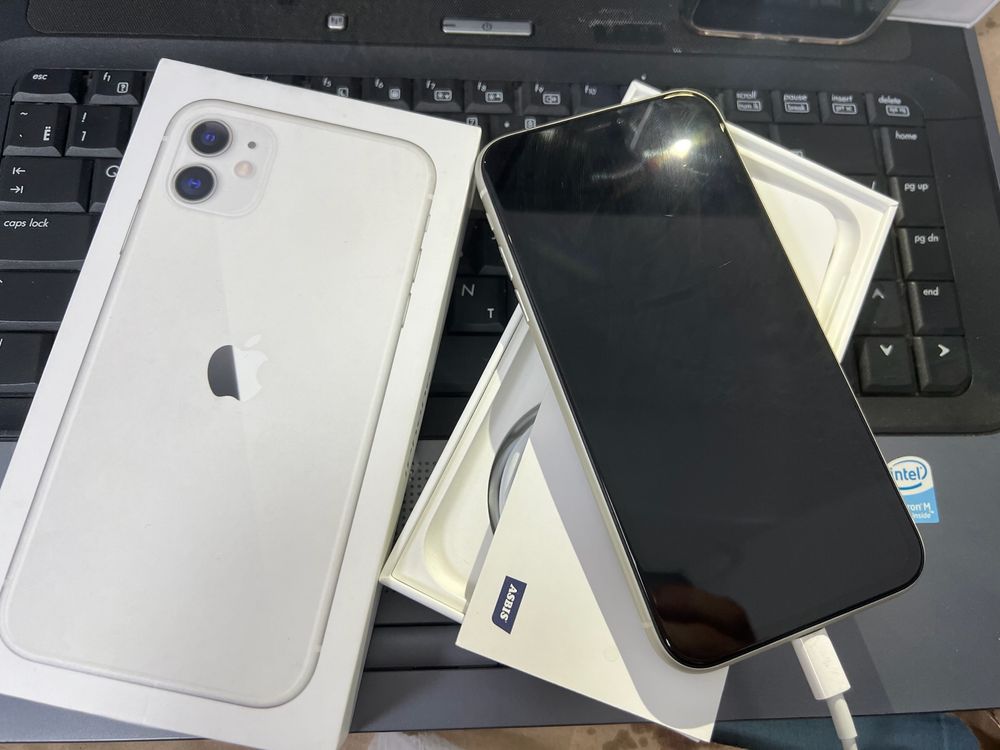 Продам apple iphone 11 64gb не вмикається на запчастини