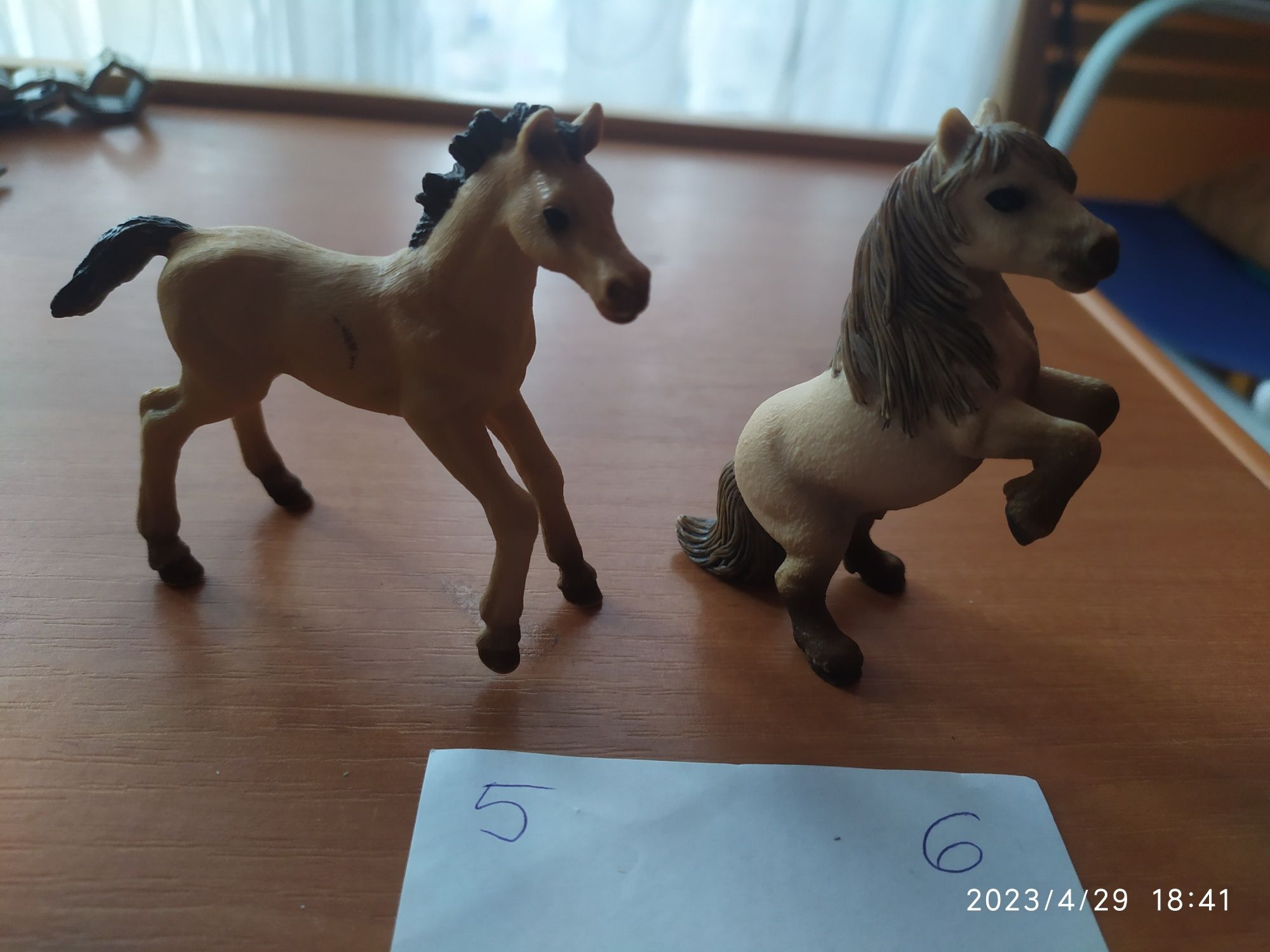 Schleich źrebaki z kucykiem