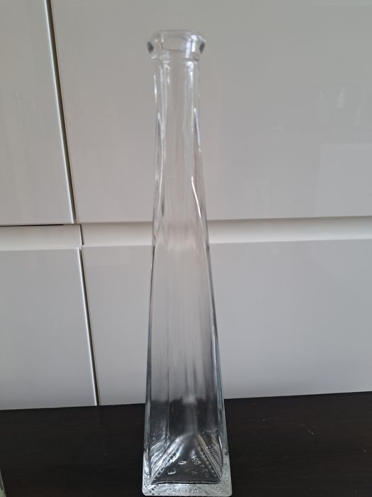 Ozdobne butelki szklane wazony