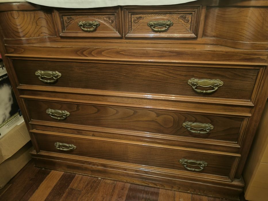 Quarto móveis (cama, mesinha cabeceira e móvel de arrumações)