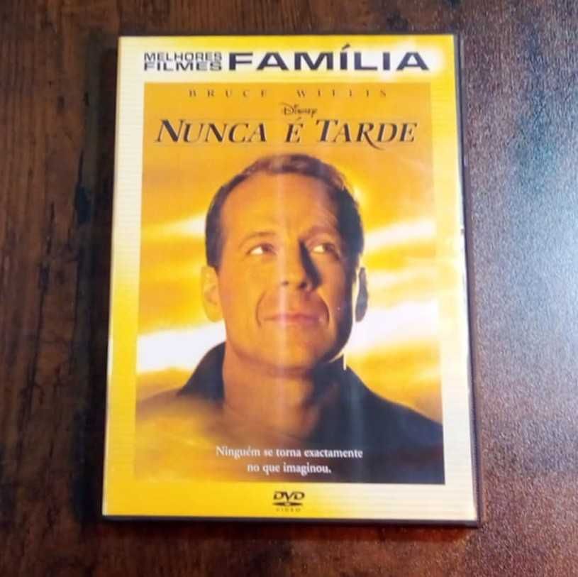 Vários DVDs disponíveis