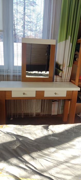 Toaletka z lustrem