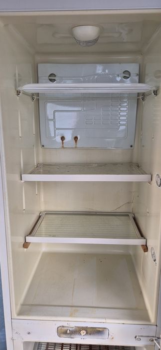 Продам холодильник Hansa 1.8 м.