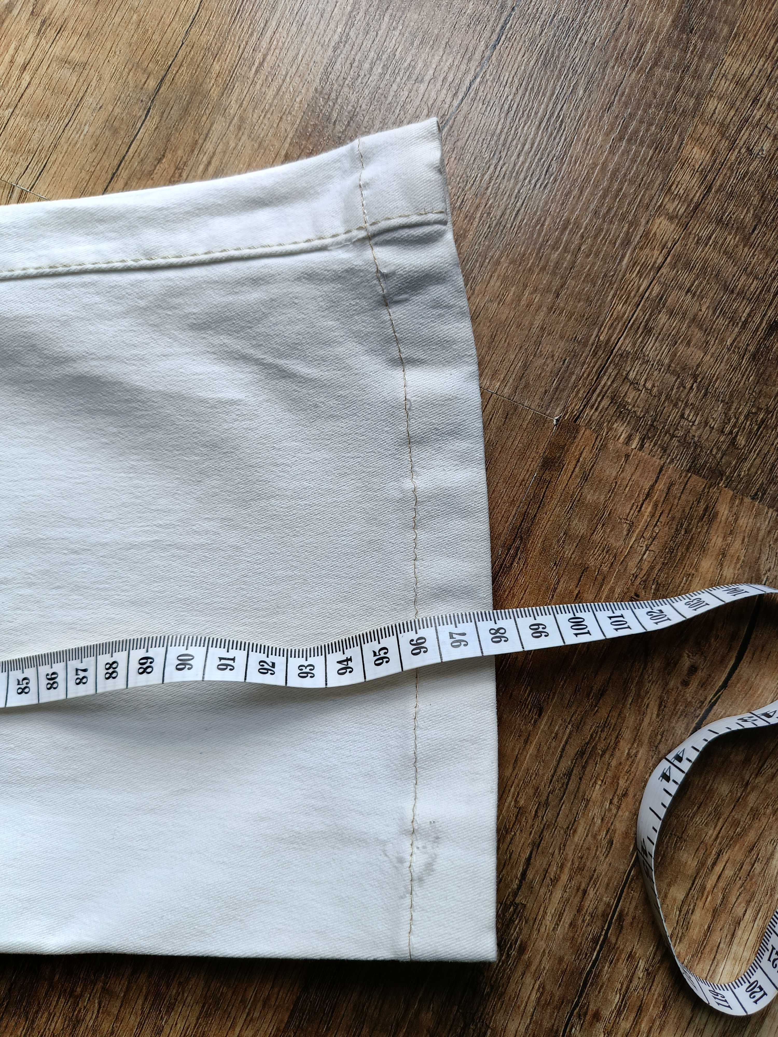 Białe spodnie jeansowe z prostą nogawką 40